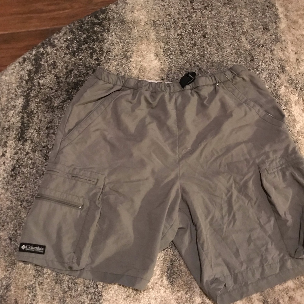 Columbia men’s olive green shorts